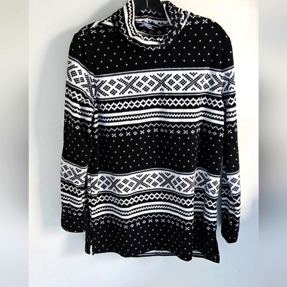 Lands' End Sweaters - Land's End black white Nordic print fleece top